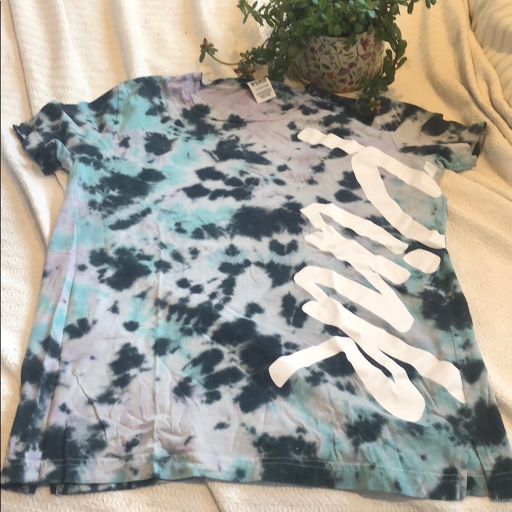 Victoria Secret PINK tie dye shirt 🦋